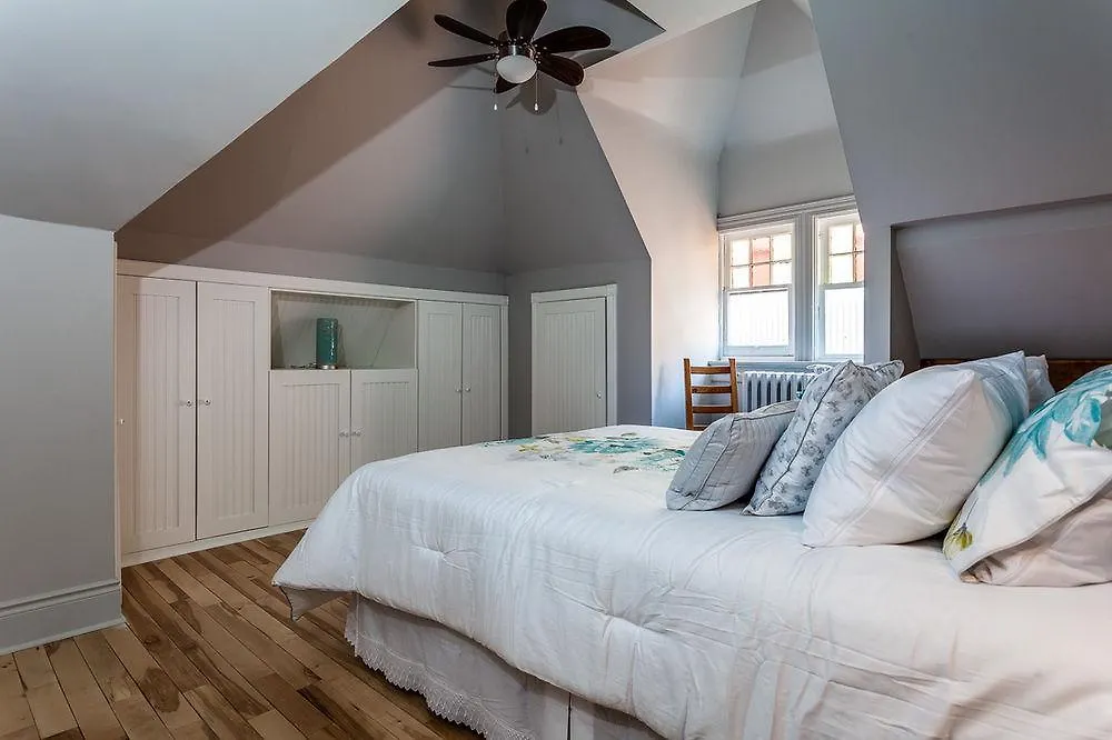 Holiday home Dunn House Bed And Breakfast Toronto