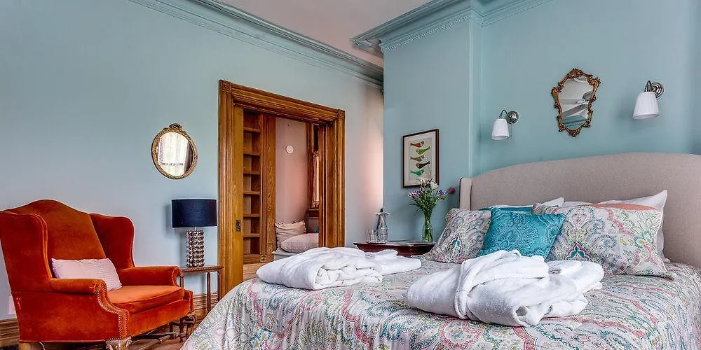 Holiday home Dunn House Bed And Breakfast Toronto