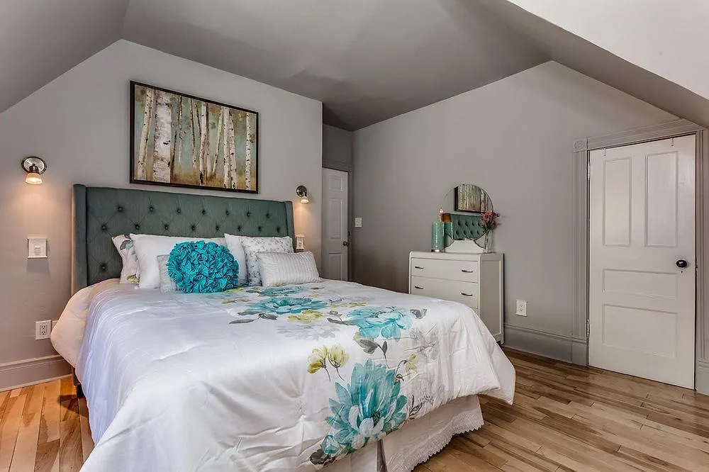 Dunn House Bed And Breakfast Toronto