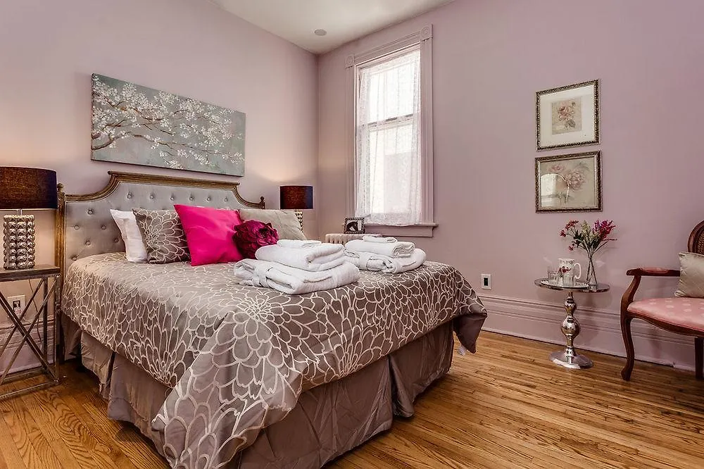 Holiday home Dunn House Bed And Breakfast Toronto